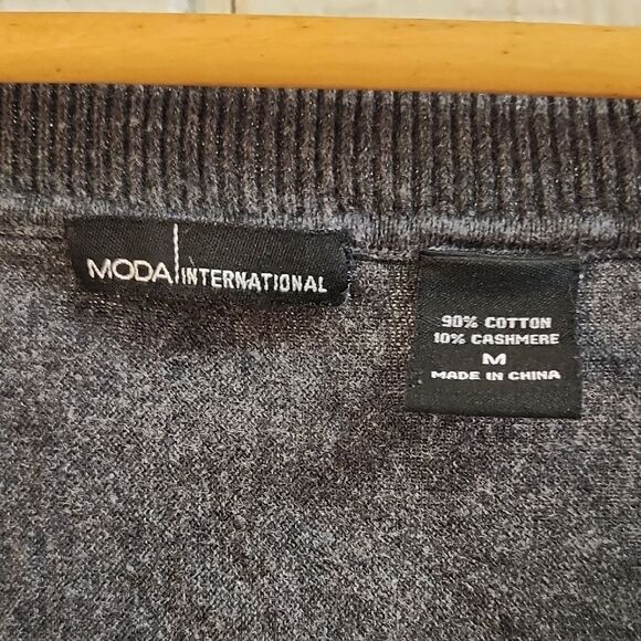 MODA INTERNATIONAL Women's Over-Sized Charcoal Gray VNeck Sweater Fitted Sleeves - Picture 3 of 7